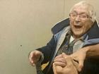Cụ bà 99 tuổi nằng nặc đòi vào tù để trải nghiệm