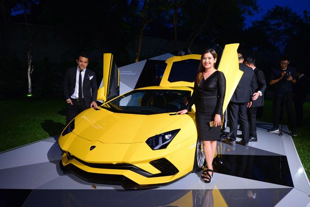 Siêu xe Lamborghini Aventador S ra mắt tại Thái Lan với giá lên đến 22,8 tỷ Đồng - Ảnh 11.