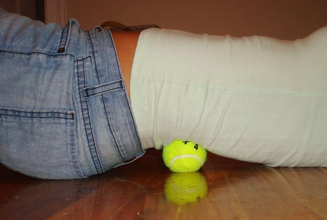 Không dùng để chơi thì quả bóng tennis cũng có công dụng cực kì thần thánh - Ảnh 3.