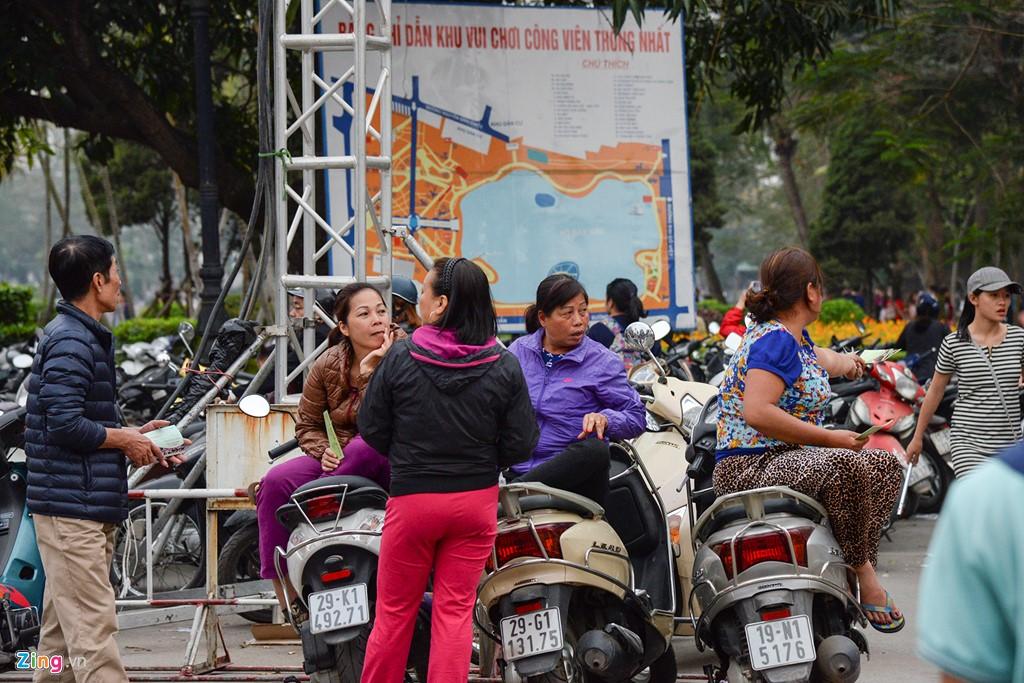 Le hoi hoa hong Bulgaria e khach, ve cho den giam gia hinh anh 1