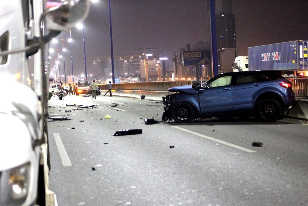 Doi trai gai vang khoi oto Range Rover sau tai nan, mot nguoi tu vong hinh anh 4