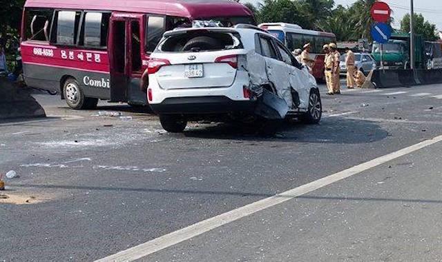 Tranh xe may, 3 oto tong nhau tren quoc lo, mot nguoi chet hinh anh 1