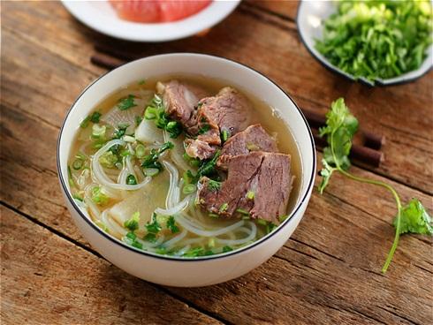 Bún bò: Đây là cách nấu nhanh mà vẫn ngọt đậm đà ngon miễn chê