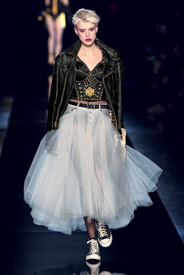 XONGT2Cuộc cách mạng của áo khoác da và váy tulle