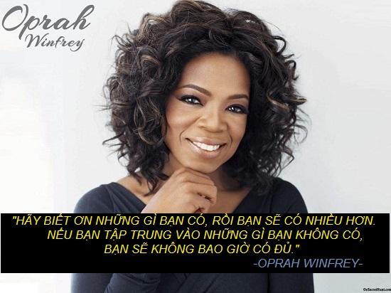 Nhà thiện nguyện kiêm bà trùm truyền thông nổi tiếng của Mỹ, Oprah Winfrey (1954) không chỉ tượng trưng cho quyền lực của nữ giới ở xứ sở cờ hoa mà còn là biểu tượng của tấm lòng nhân hậu và sự nỗ lực, vươn lên không ngừng nghỉ. Sinh ra khi bố mẹ chỉ là trẻ vị thành niên, không kết hôn và gia cảnh nghèo khó, nhưng địa vị xuất thân không làm chùn bước Oprah trên con đường gây dựng sự nghiệp và tên tuổi. Tổng biên tập tạp chí Seven từng nói về bà: 