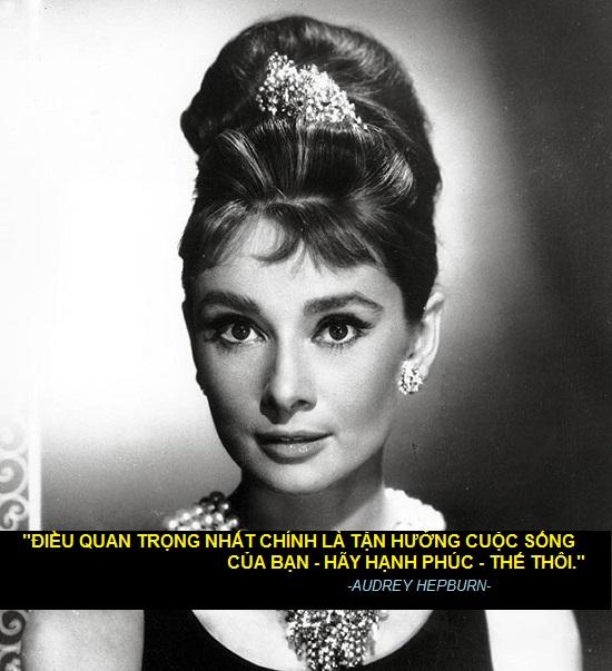 Nữ diễn viên người Anh, Audrey Hepburn (1929 - 1993) là biểu tượng của điện ảnh và thời trang thế giới. Viện phim Mỹ bình chọn bà ở vị trí thứ 3 trong danh sách những huyền thoại vĩ đại nhất lịch sử chiếu bóng Hoa Kỳ.