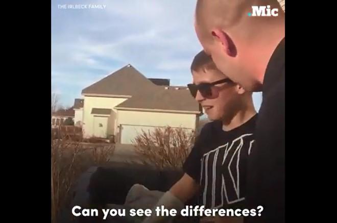 Khoanh khac cau be lan dau thay mau sac khien dan mang bat khoc hinh anh 1