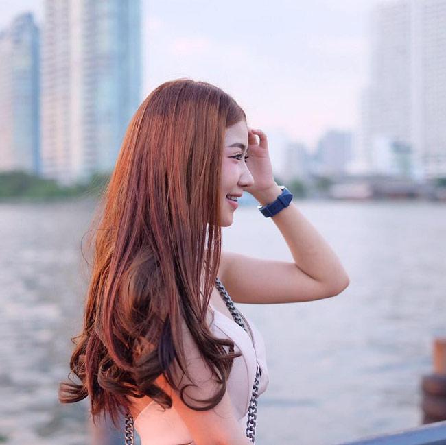 Để không xảy ra xung đột, Jarupak né tránh bằng cách rủ người yêu đi ăn, đi chơi vào trước ngày đặc biệt.