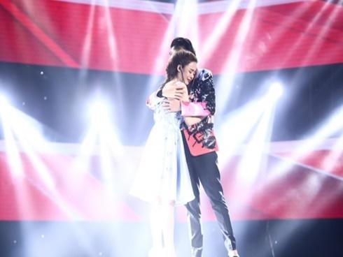 Cô gái hát tặng mẹ ung thư: 'Mẹ đã khóc ướt gối khi xem tôi hát'