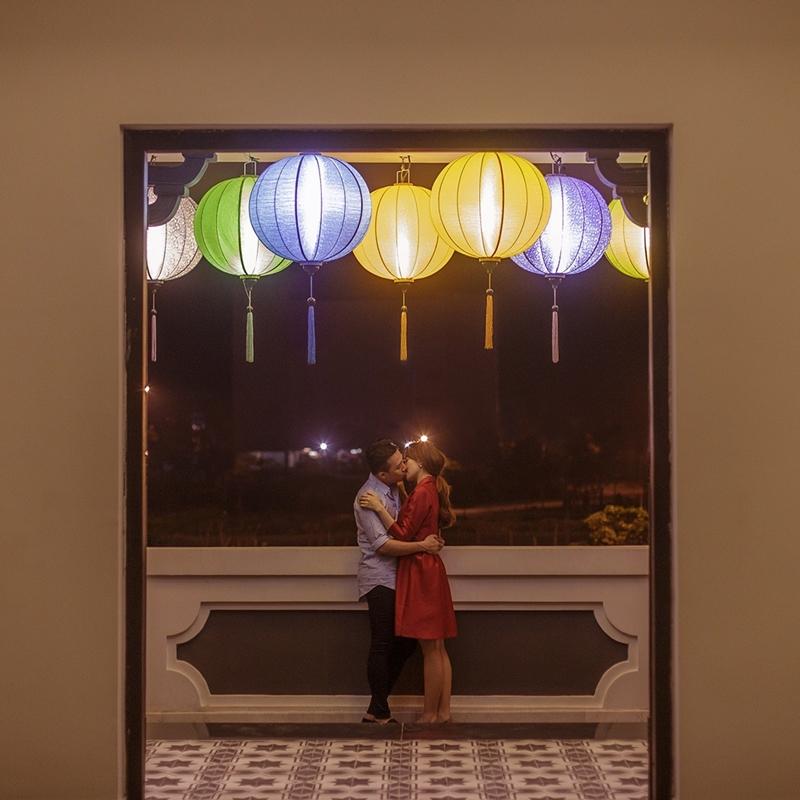 Tan chảy với nụ hôn Trấn Thành dành cho Hari Won ngày 8/3-8