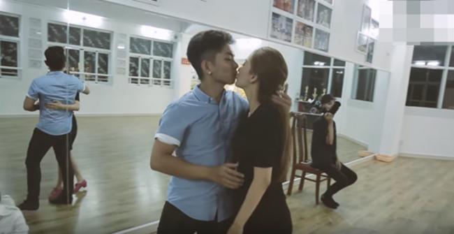 4 "may bay" sieu dinh cua vbiz duoc "phi cong" chieu nhu nu hoang hinh anh 7