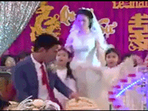 Xuất hiện clip cô dâu múa cùng trẻ mầm non 'siêu dễ thương' trong ngày cưới