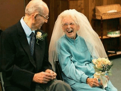 Những chuyện tình khó tin chứng minh: 'Yêu nhau đến đầu bạc, răng long' là có thật