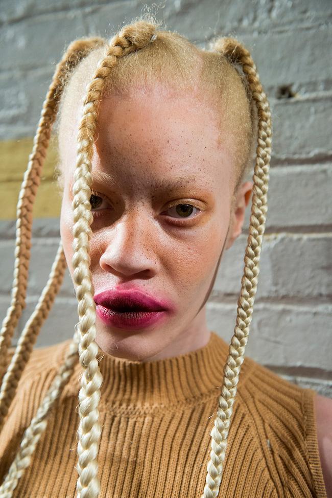 Những kiểu makeup dọa ma khiến người xem phải giật mình tại Tuần lễ thời trang Thu/Đông 2017 - Ảnh 8.