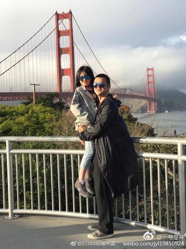 Con gái bị hở hàm ếch gửi thư đến Lý Á Bằng: Bố không hút thuốc, con càng yêu bố hơn - Ảnh 1.