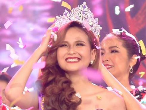 Học trò của Phạm Hương đăng quang Hoa khôi Du lịch Việt Nam 2017