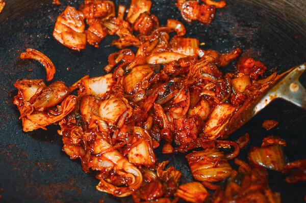 Thit ba chi rang kim chi la mieng, chi 10 phut la xong