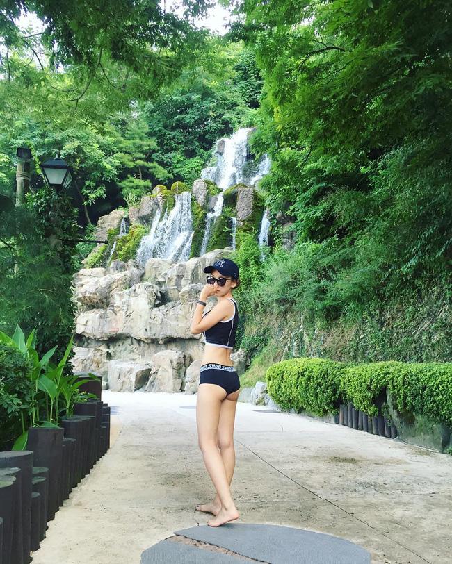 Dispatch gây bất ngờ với danh sách nữ thần tượng nóng bỏng nhất khi diện bikini - Ảnh 19.