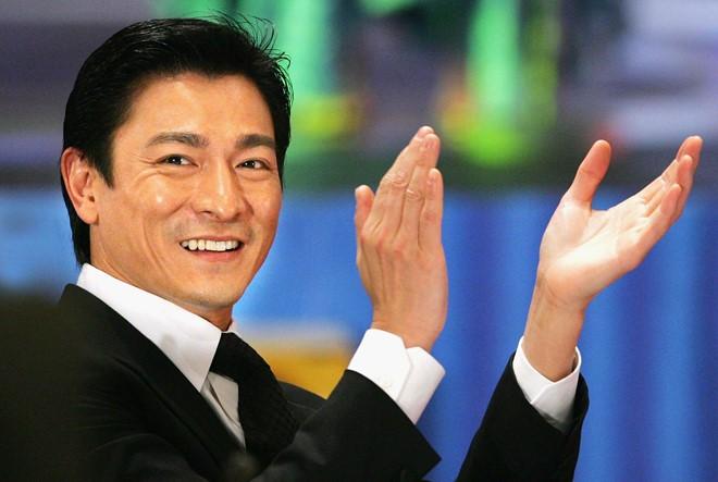 Luu Duc Hoa tung bi danh, bo chay ve Hong Kong de cau cuu hinh anh 1