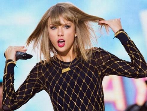 Fan cuồng quấy rối Taylor Swift lúc nửa đêm