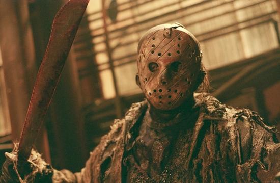 Jason Voorhees là một nhân vật hư cấu, nhân vật phản diện chính trong loạt phim kinh dị Friday the 13th, một trong những phim kinh dị đã từng vang bóng thập niên năm 1980. Hắn ta là một nhân vật kinh dị nổi tiếng khắp nước Mỹ cũng như toàn thế giới qua những cách giết người ghê rợn khác nhau bằng nhiều vũ khí khác nhau, nhưng vũ khí tiêu chuẩn của hắn, một vật hắn luôn mang theo bên người là dao rựa.