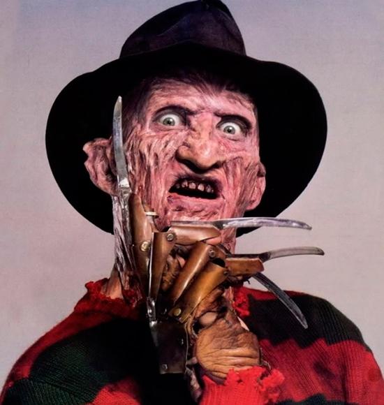 Freddy Krueger là một nhân vật hư cấu, nhân vật phản diện chính trong loạt phim kinh dị A Nightmare on Elm Street. Hắn xuất hiện lần đầu tiên trong phim A Nightmare on Elm Street bản gốc do Wes Craven đạo diễn năm 1984. Trong loạt phim hắn là kẻ giết người hàng loạt bằng cách đi vào giấc mơ của nạn nhân và giết họ. Ai bị giết trong giấc mơ cũng sẽ bị chết thật ngoài đời. Chính điều đó đã làm hắn trở thành nhân vật luôn gây ám ảnh cho trẻ em lẫn người lớn trên toàn thế giới.