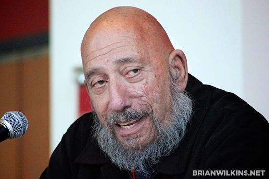 Sid Haig là nam diễn viên vào vai Captain Spaulding. Ông cũng nổi tiếng với nhiều vai diễn trong các bộ phim về xác sống.