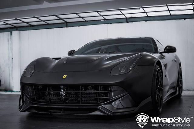 Cường “Đô-la” thay áo đen nhám cho siêu xe Ferrari F12 Berlinetta “hàng độc” - Ảnh 1.