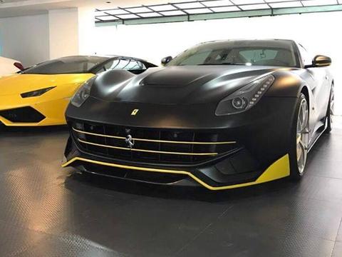 Cường 'Đô La' thay áo đen nhám cho siêu xe Ferrari F12 Berlinetta 'hàng độc'