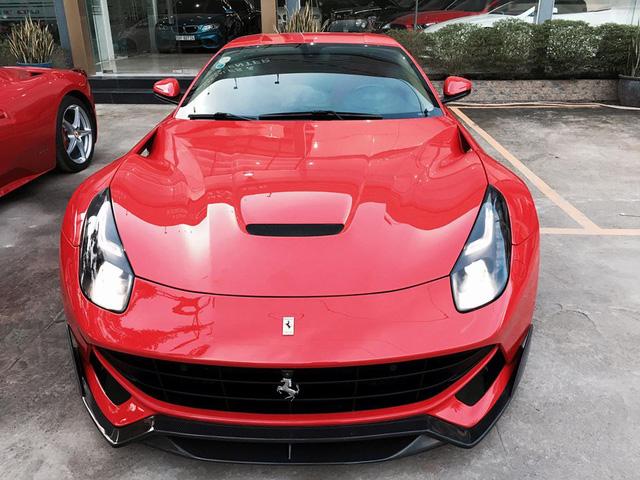 Cường “Đô-la” thay áo đen nhám cho siêu xe Ferrari F12 Berlinetta “hàng độc” - Ảnh 3.