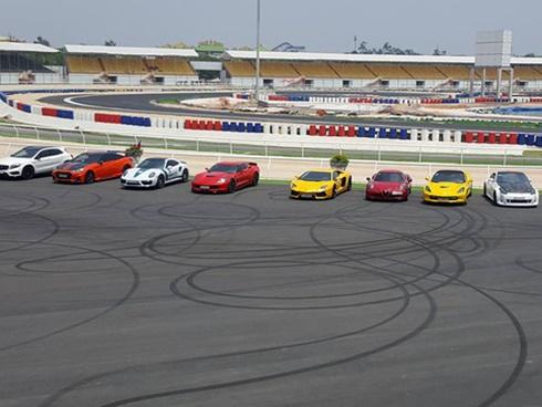 Siêu xe và xe thể thao cao cấp hội ngộ tại trường đua 2.000 tỷ Đồng của Dũng 