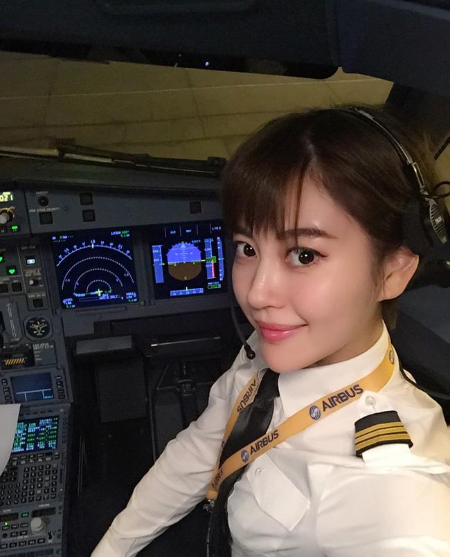 Phi công trẻ được mệnh danh nữ thần buồng lái, ai cũng muốn có một lần gặp mặt - Ảnh 1.
