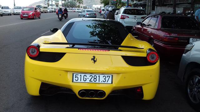 Cặp đôi siêu xe độ Ferrari 458 Italia và Audi R8 phượt xuống Vũng Tàu - Ảnh 1.