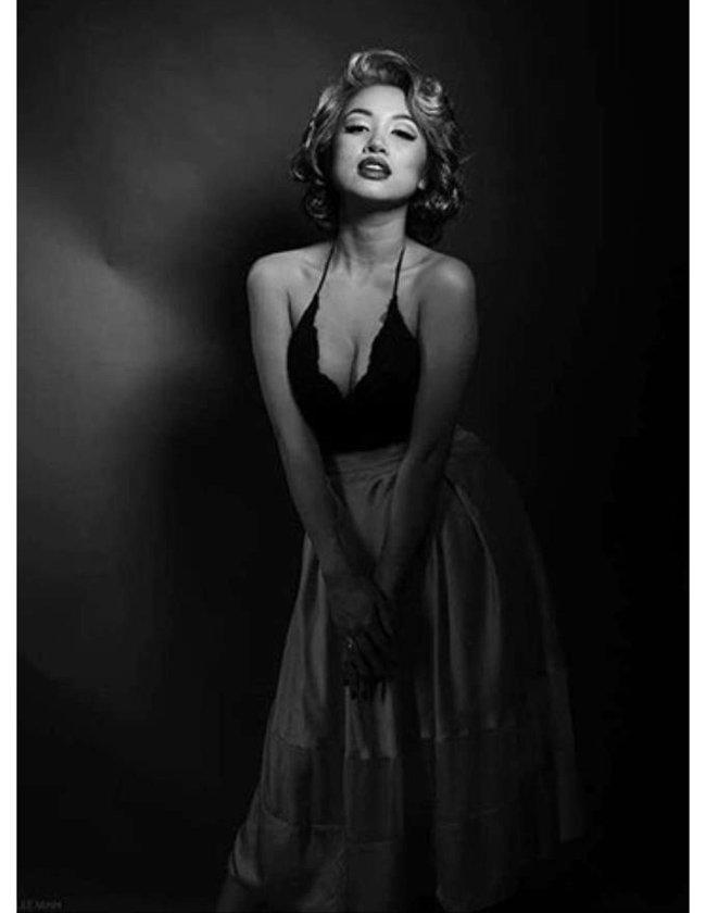 1. Vân Hugo: Dù gặp phải sóng gió hôn nhân và bệnh tật nhưng cô vẫn gợi cảm, quyến rũ hết sức.