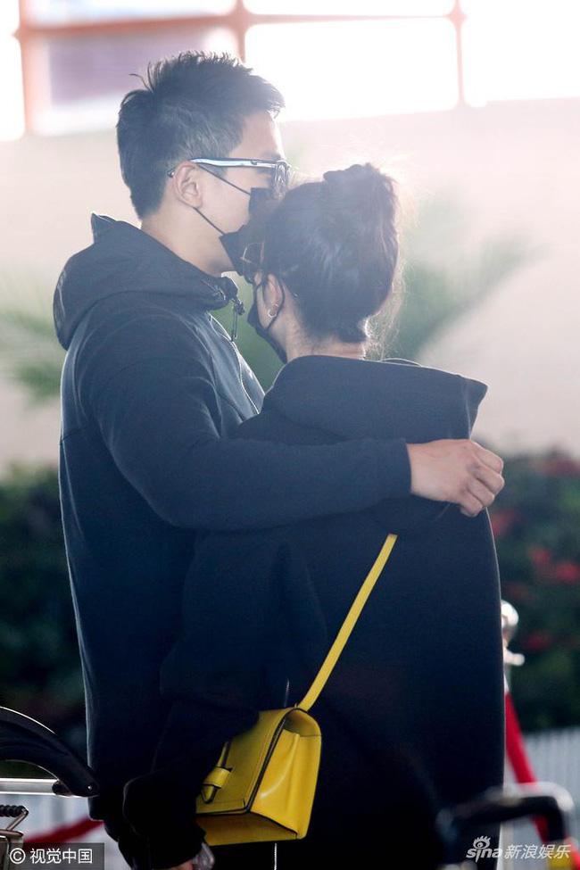 Khoảnh khắc siêu lãng mạn: Lý Băng Băng hun tình trẻ qua lớp... khẩu trang cực ngọt ngào - Ảnh 3.