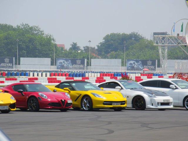 Nữ tay đua đốt lốp Chevrolet Corvette C7 Stingray mui trần tại trường đua 2.000 tỷ Đồng của Dũng lò vôi - Ảnh 3.