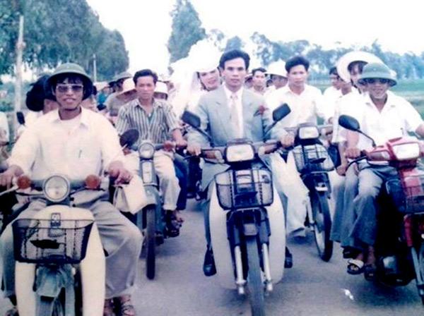 Trong khi đó, xe máy và ôtô dành cho lớp trung lưu trở lên