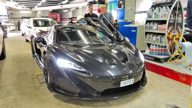 Cựu tay đua F1 Mika Pauli Hakkinen lái siêu xe triệu USD tham quan triển lãm Geneva 2017 - Ảnh 6.