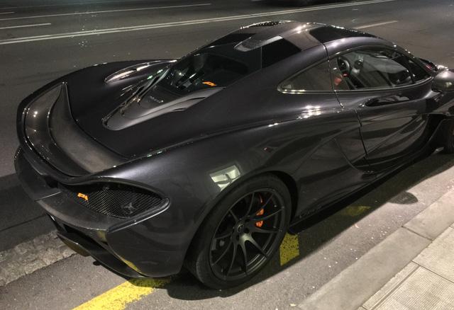 Cựu tay đua F1 Mika Pauli Hakkinen lái siêu xe triệu USD tham quan triển lãm Geneva 2017 - Ảnh 2.