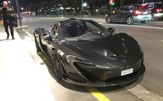 Cựu tay đua F1 Mika Pauli Hakkinen lái siêu xe triệu USD tham quan triển lãm Geneva 2017 - Ảnh 1.