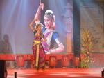 Con gái đại sứ Ấn Độ múa tại lễ hội ở Đà Nẵng