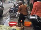 Hà Nội: Rửa lòng lợn bằng... chân, quán ăn trên phố cổ bị phạt 4,6 triệu đồng