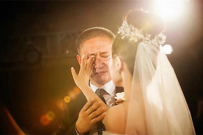 Đôi khi ba mẹ nghĩ rằng chọn đúng người thì sẽ hạnh phúc, nhưng chọn đúng sao có thể bằng yêu đúng? - Ảnh 1.