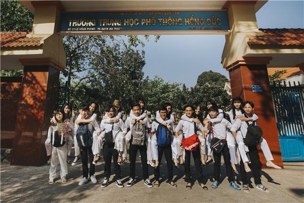 Trang phục áo dài và đồng phục kiểu Hàn Quốc.