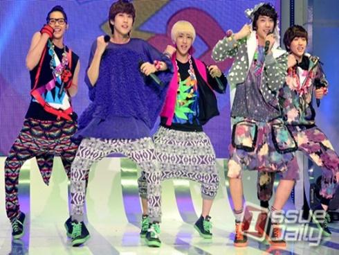 Sao Hàn và muôn kiểu thời trang biểu diễn bị chê thiếu tôn trọng khán giả