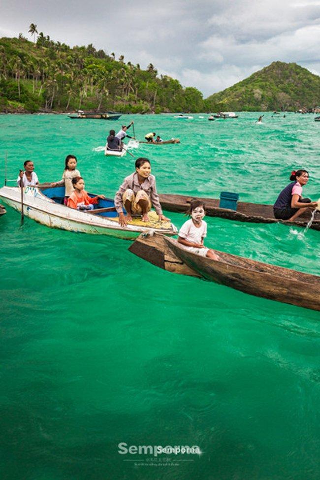 Khung cảnh dưới lòng biển đẹp như trong phìm hoạt hình, chúng ta hãy cùng “đi tìm Nemo” nhé!