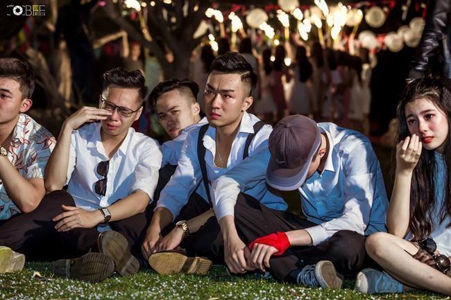 Lí do đằng sau bộ ảnh kỷ yếu ngập trong nước mắt khiến ai cũng bồi hồi - Ảnh 3.