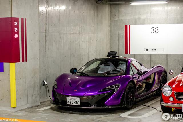 Đại gia Nhật gây choáng với bộ áo tím cho siêu xe McLaren P1 - Ảnh 1.