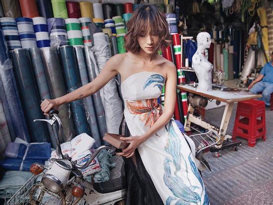 Trang Khiếu thắp sáng đường phố với thiết kế vẽ tay độc đáo