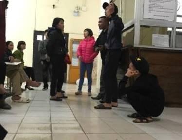 Hà Nội: Nữ sinh lớp 10 bàng hoàng kể lại phút bị nhóm thanh niên vây đánh chảy máu đầu - Ảnh 2.